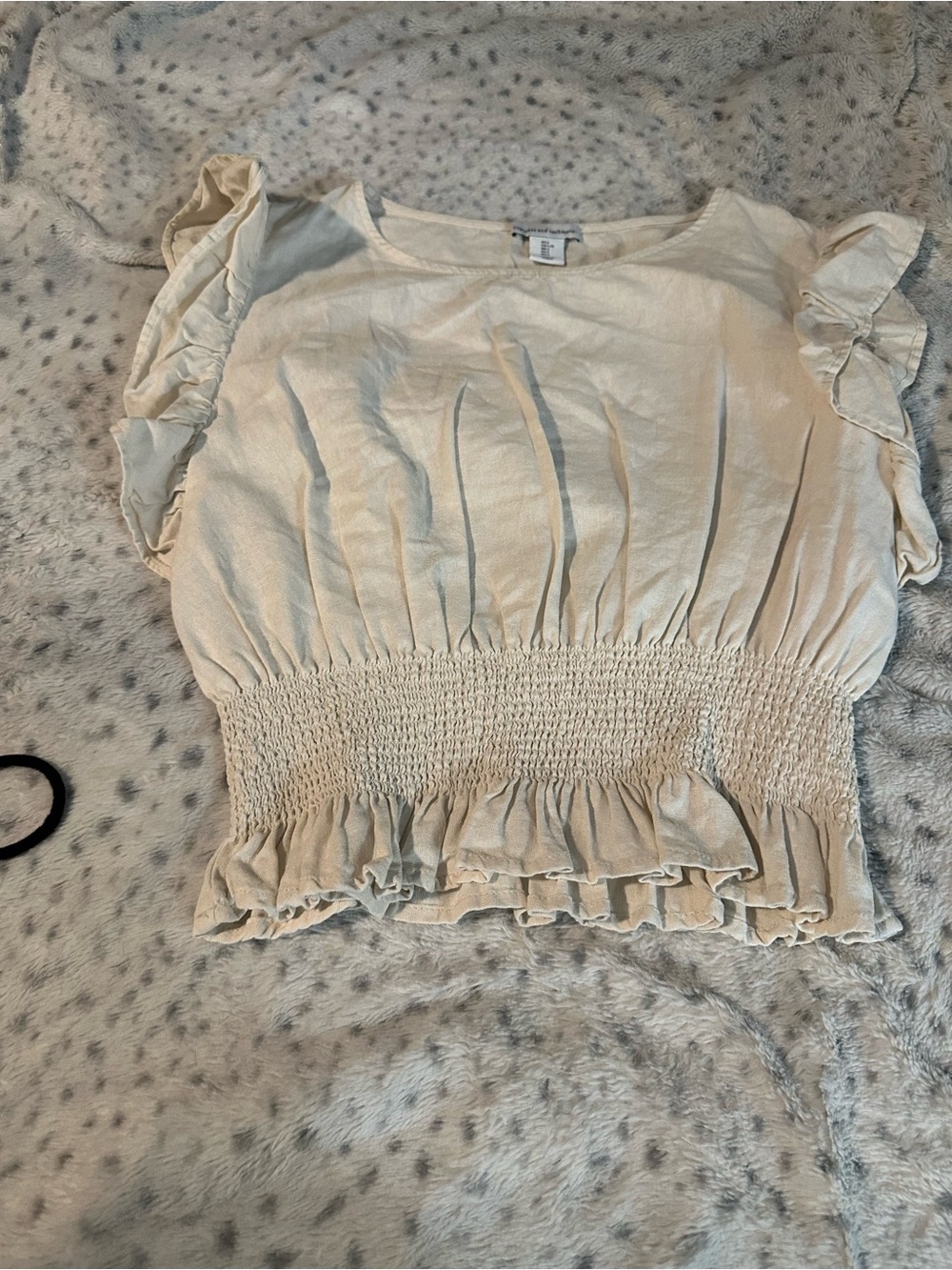 cupcakes & cashmere Ruffled Smocked Crop Top - Cream